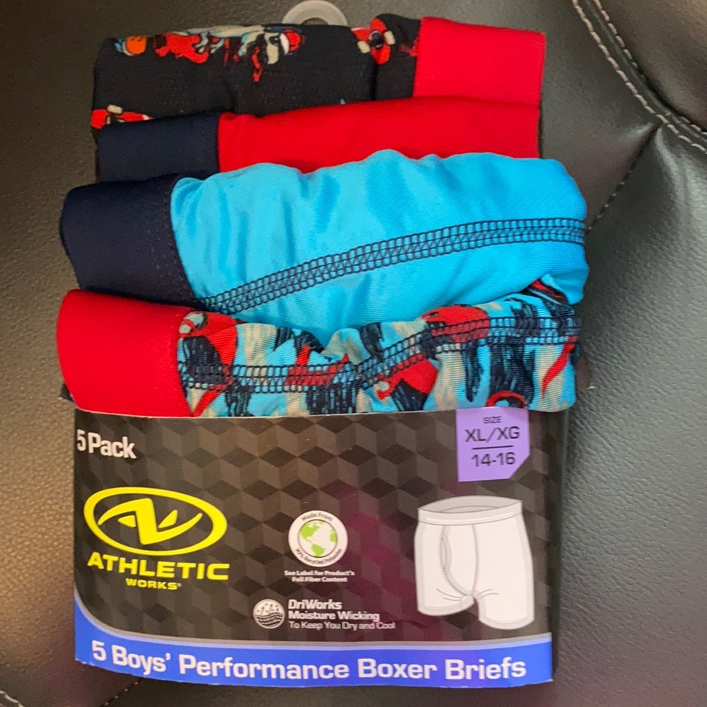 New 4 Pairs Athletic Works Boys Briefs 14/16